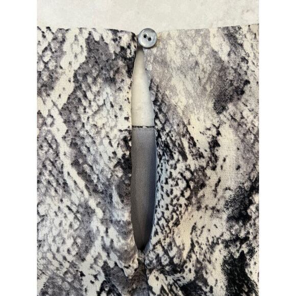 She + Sky Snakeskin Print Lined Short Sleeve Mini Shift Dress Size L Gray White - Picture 10 of 13